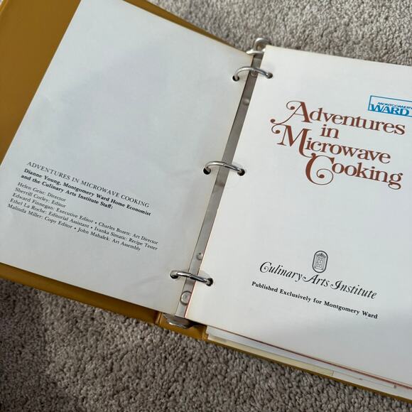 Vintage 1977 Montgomery Ward Adventures in Microwave Cooking Recipe Book Binder - Picture 5 of 16